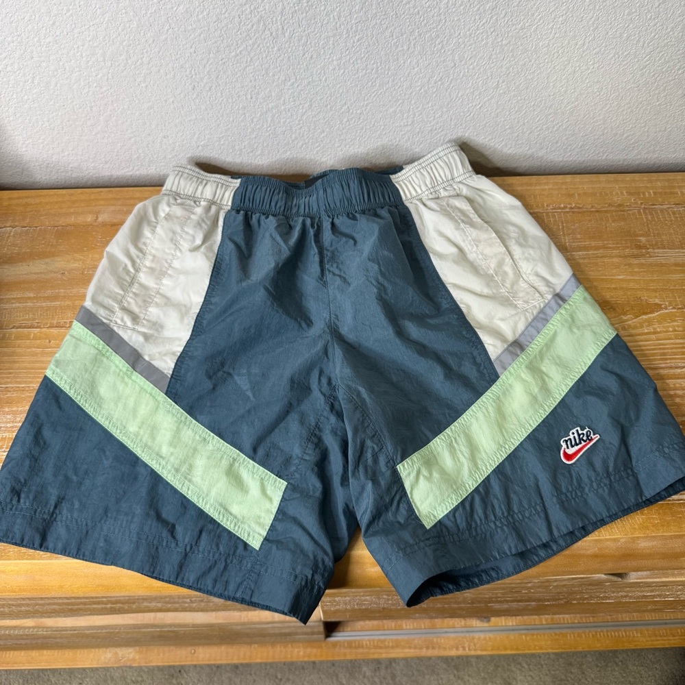 Nike Sportswear Heritage Windrunner Nylon Shorts White Grey Green Medium